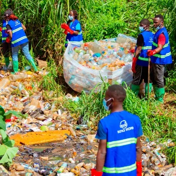 Nachhaltig investieren: Sozialprogramm Müllsammeln